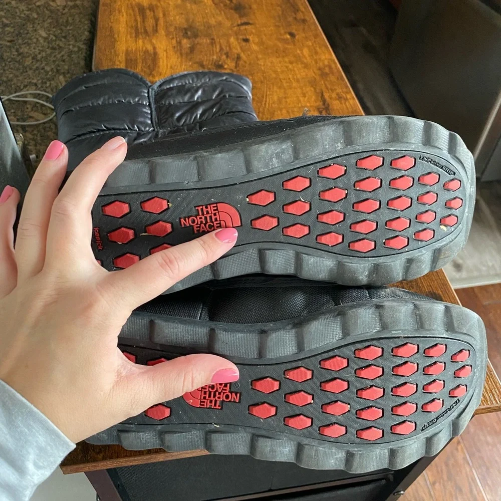 The North Face Boots Women’s Size 10 Amore II Black Primaloft Winter Waterproof